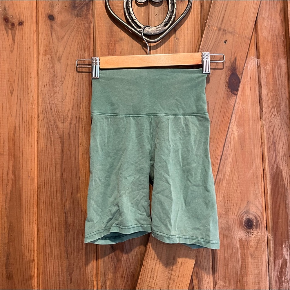 Aritzia biker shorts